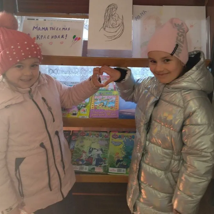 «Самая прекрасная женщина-женщина с ребёнком на руках»