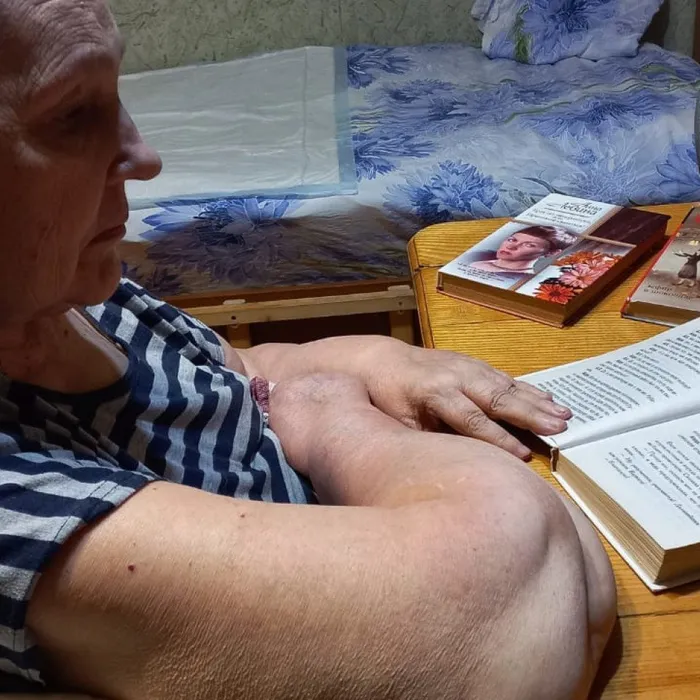 «Книга спешит на помощь»