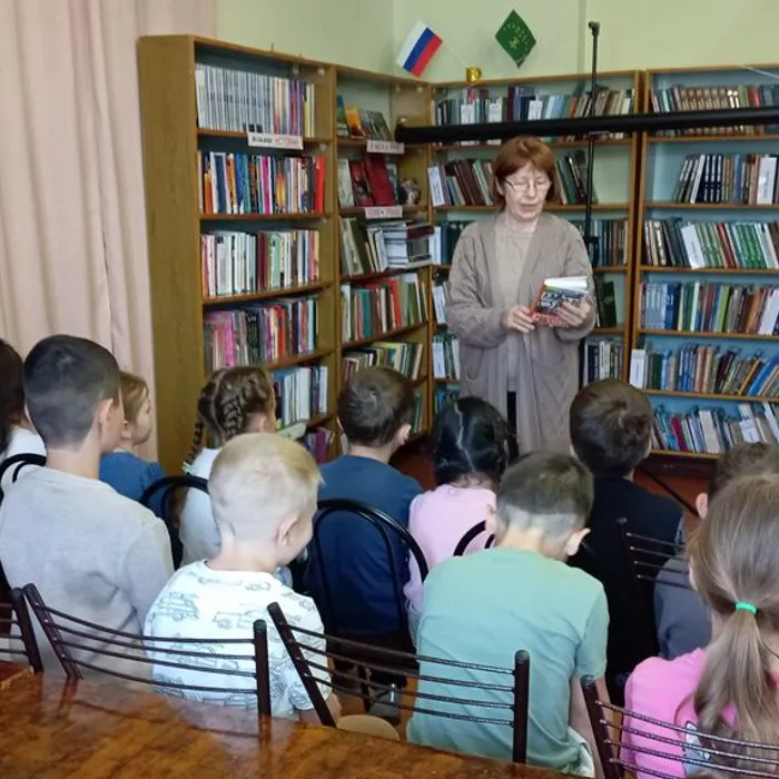 «Идёт весна победным маем»