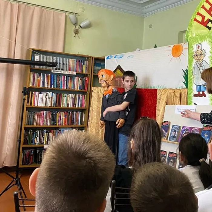 «В его руках послушно обретали куклы души»