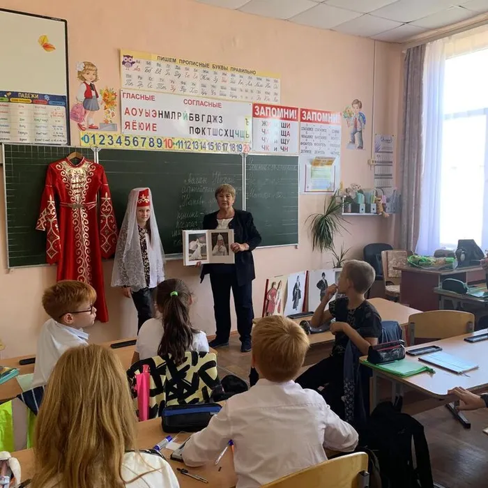 «Адыгейский национальный костюм»