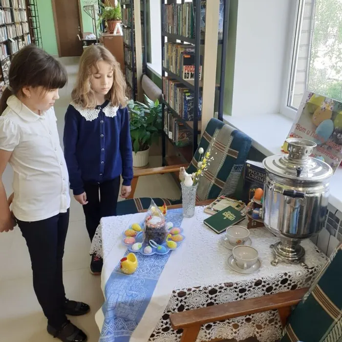 «Вот и Пасха, запах воска, запах тёплых куличей»